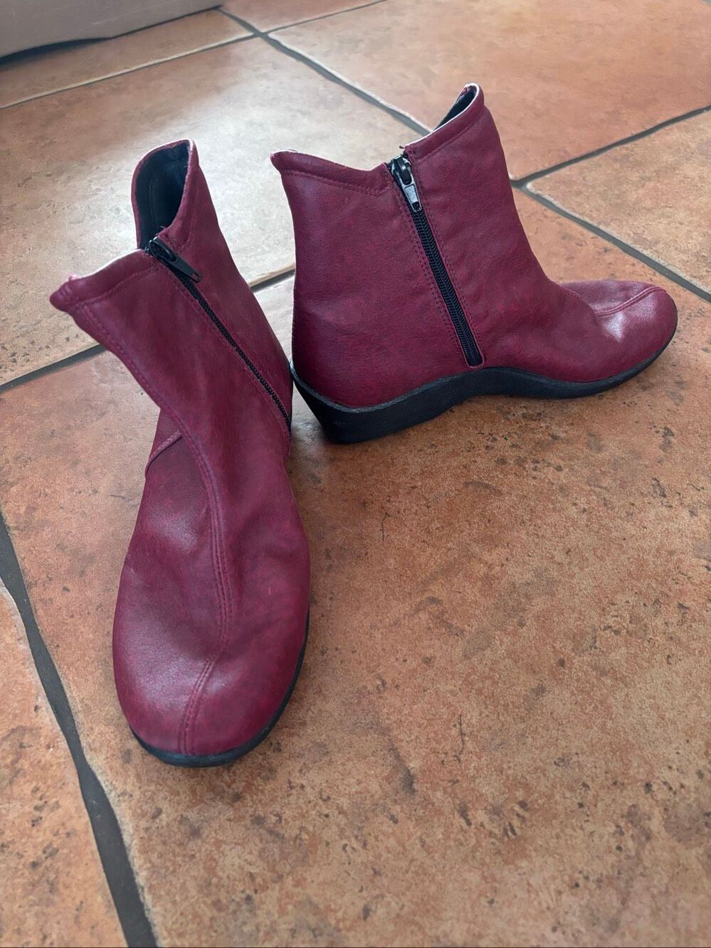 Arcopedico Cherry Red Booties - Picture 2 of 6